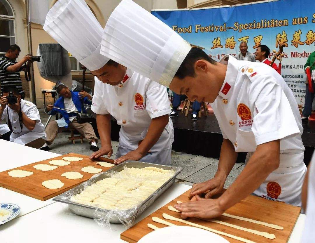 香奥三码三中特(港澳三码三中三资料)